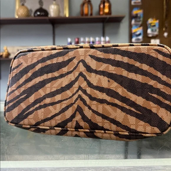 Michael Kors Emry large tote bag purse tiger brown tan beige - Picture 3 of 4